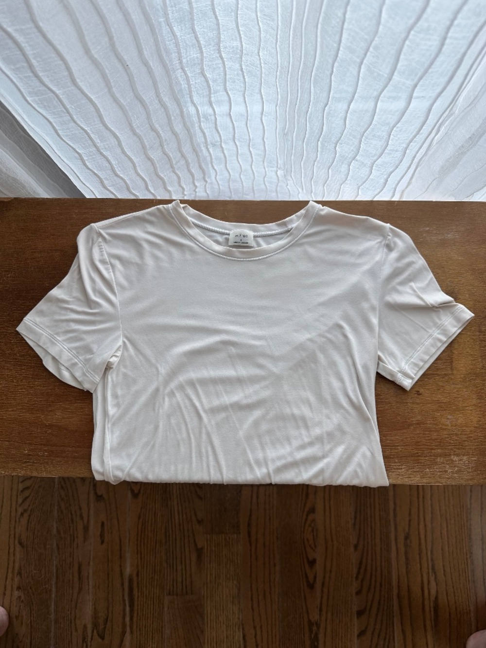 Aritzia Wilfred White Fitted Crew Neck Tee sz S